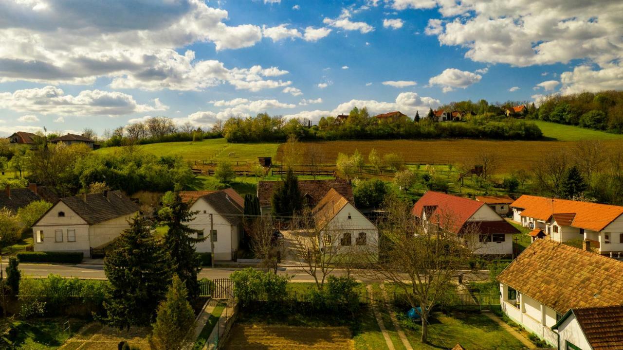 Noresa Etterem Es Panzio Szálka Zewnętrze zdjęcie